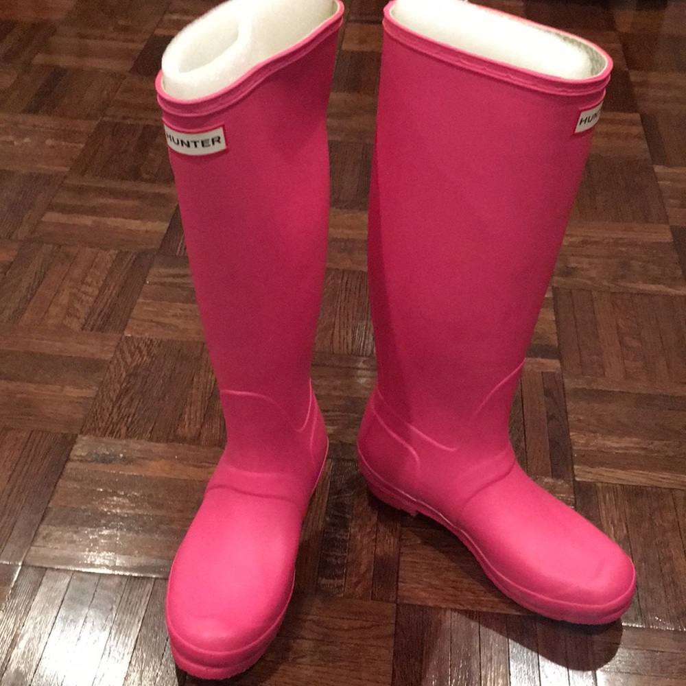 Hunter Tall  woman boots  US 7M in pink.